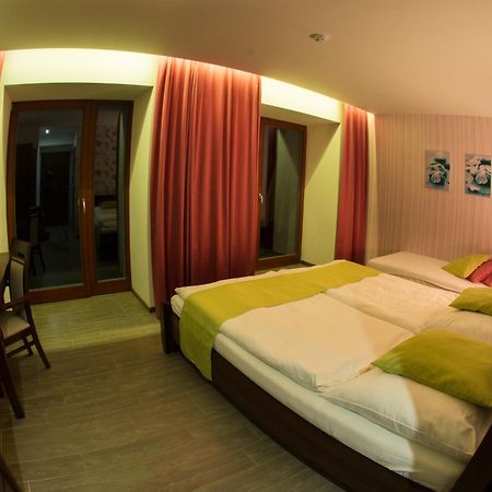 Hotel Slunny Dvur 예세니크 객실 사진