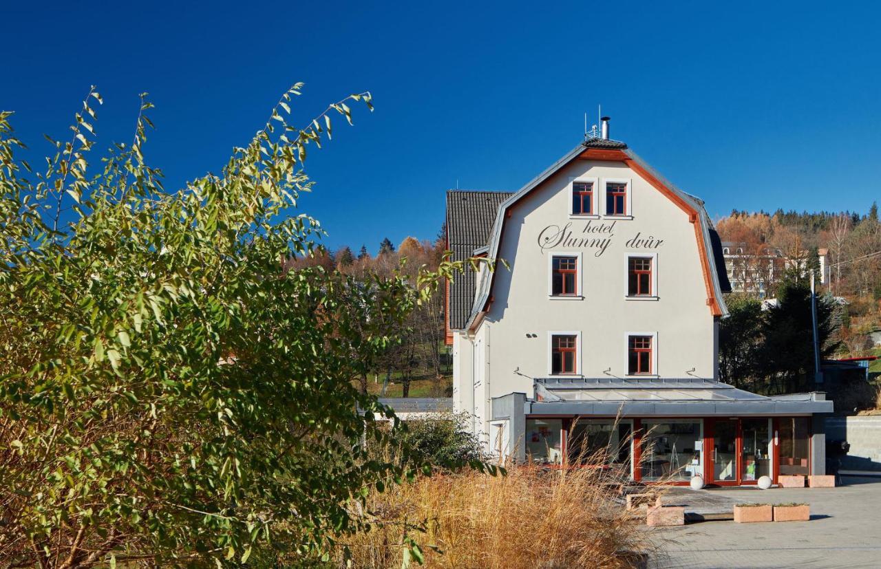 Hotel Slunny Dvur 예세니크 외부 사진