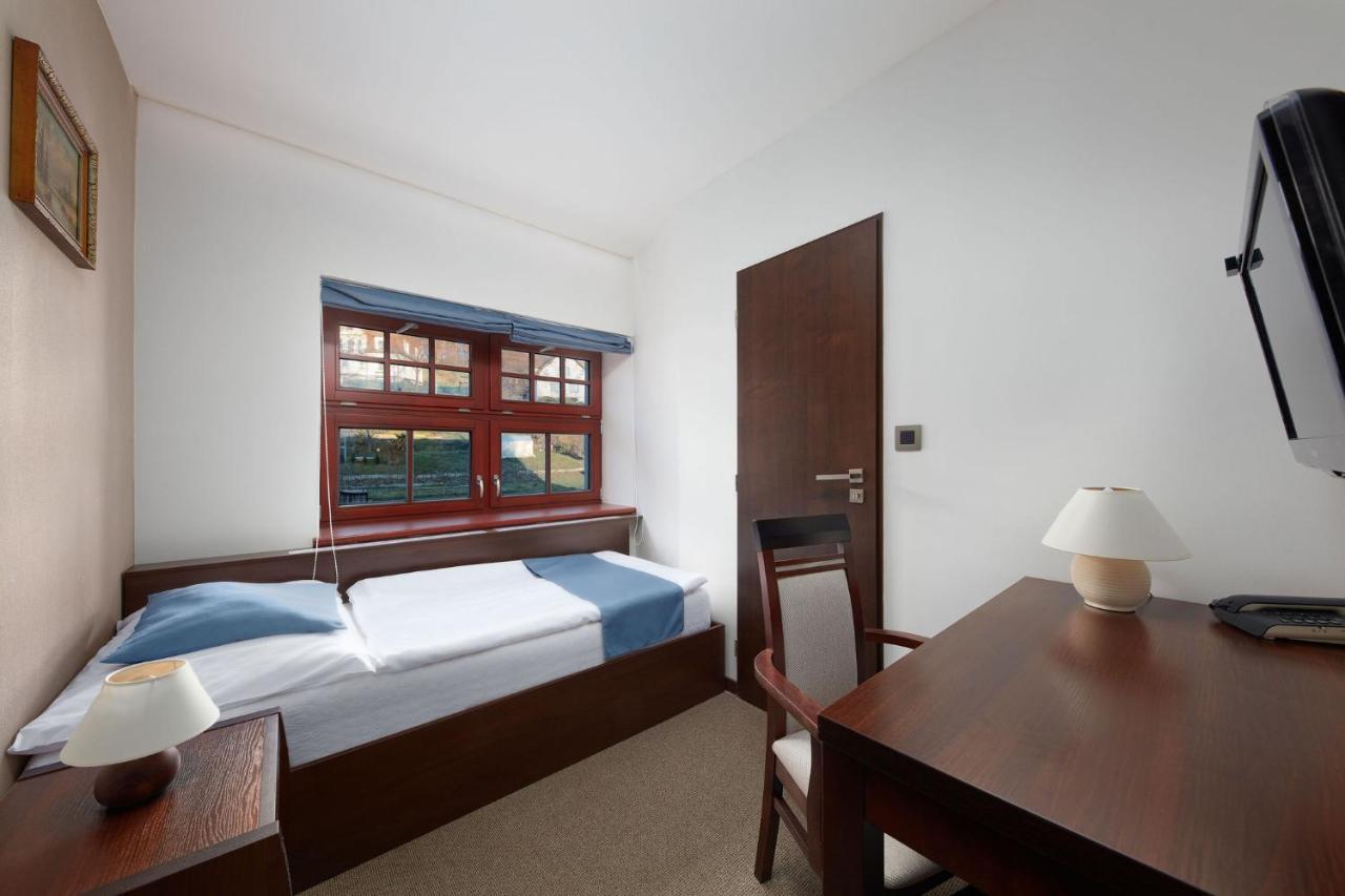 Hotel Slunny Dvur 예세니크 외부 사진