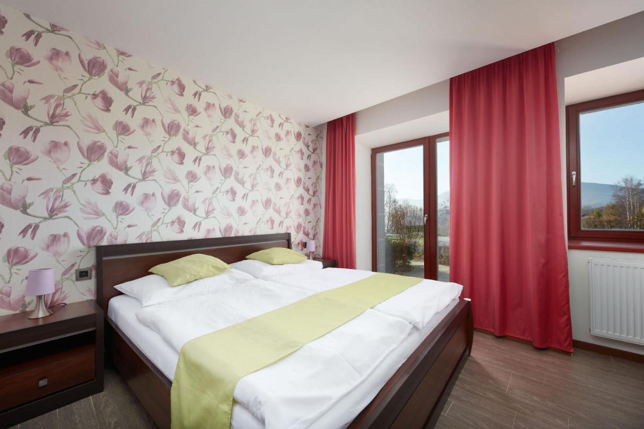 Hotel Slunny Dvur 예세니크 외부 사진