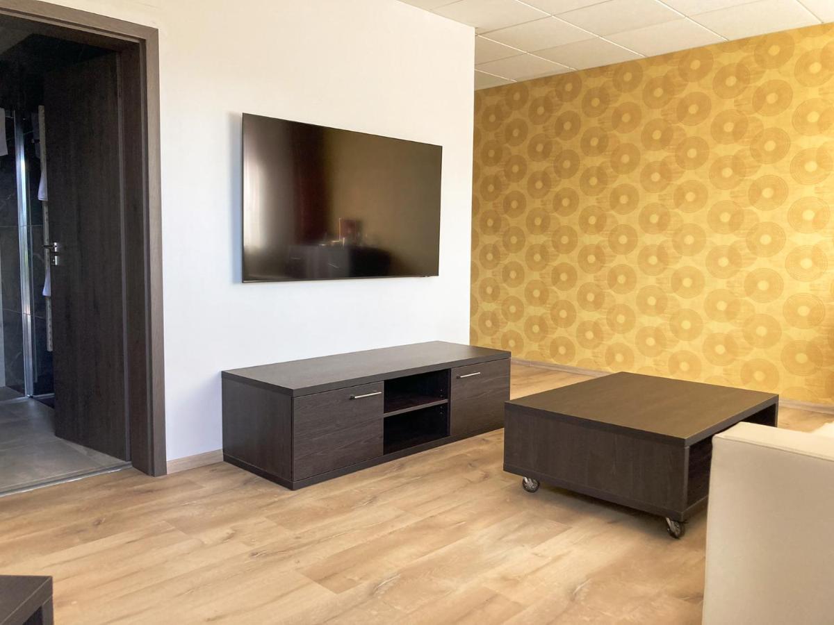 Hotel Slunny Dvur 예세니크 외부 사진
