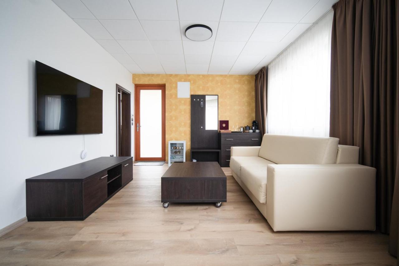 Hotel Slunny Dvur 예세니크 외부 사진