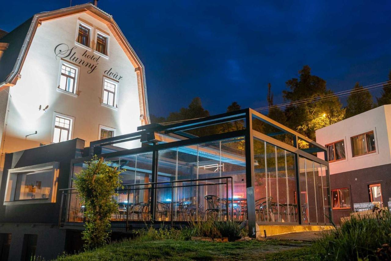 Hotel Slunny Dvur 예세니크 외부 사진