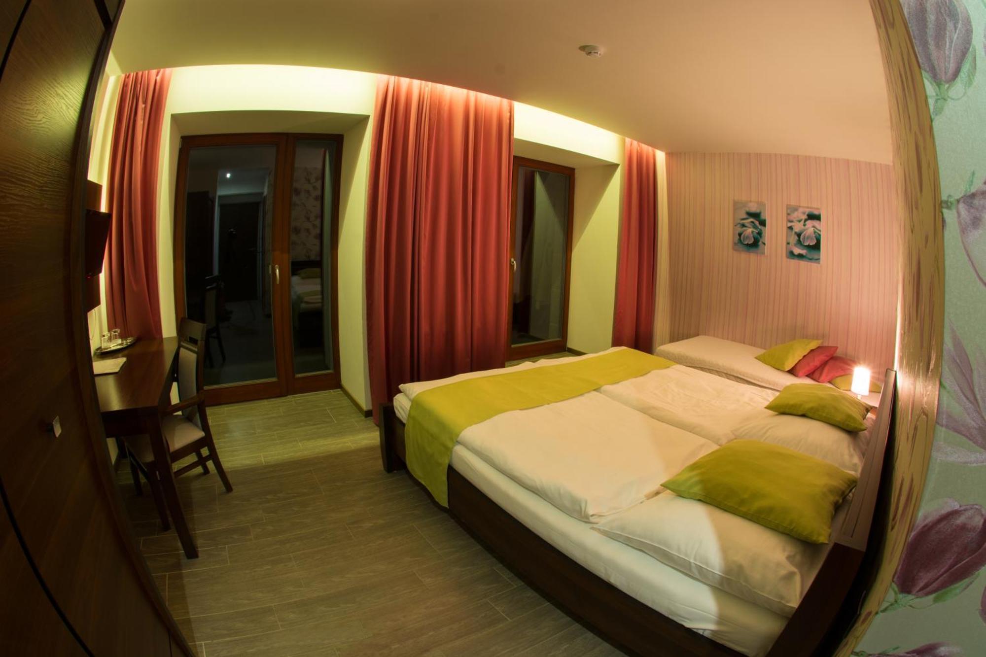Hotel Slunny Dvur 예세니크 객실 사진