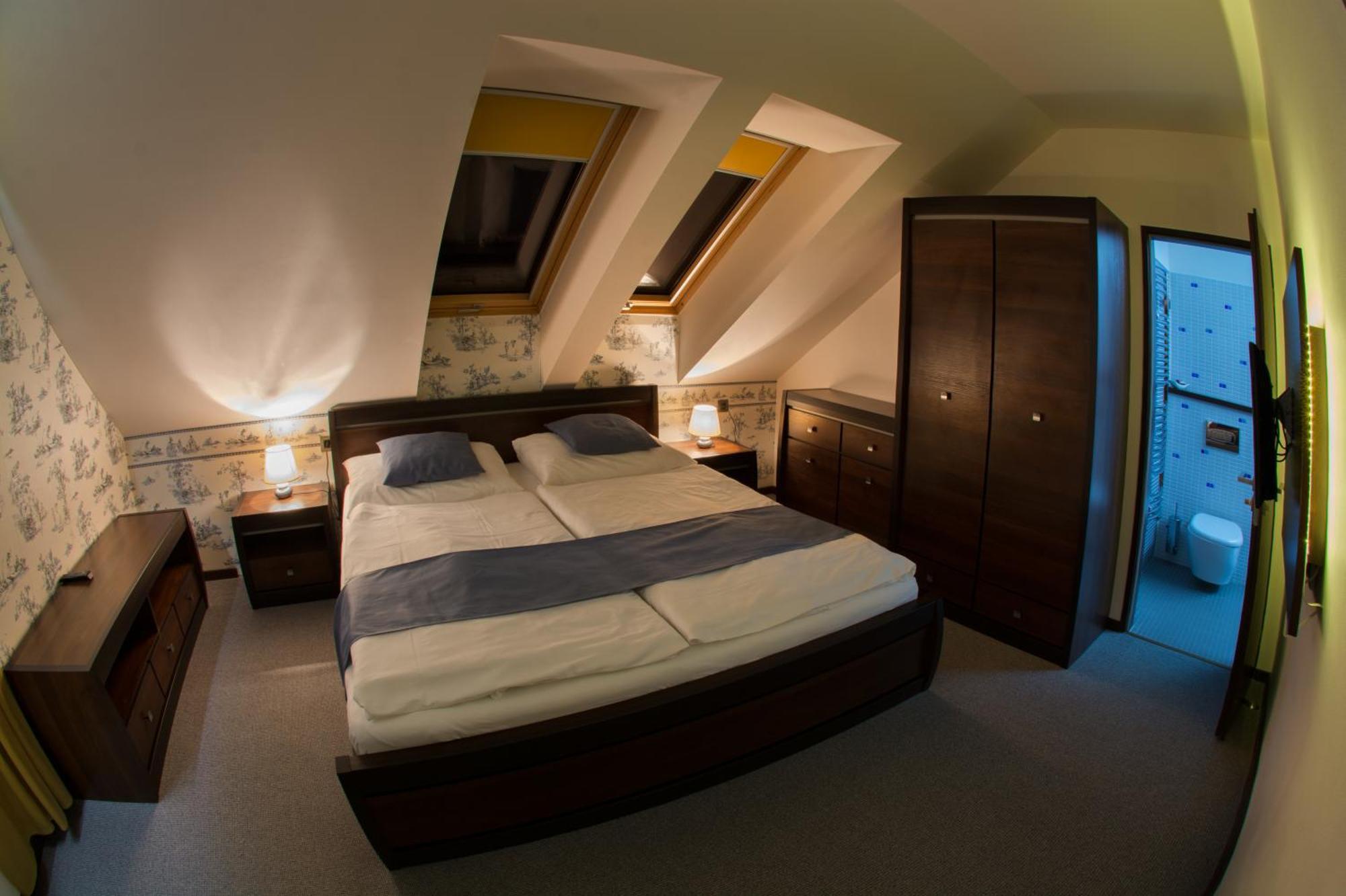 Hotel Slunny Dvur 예세니크 객실 사진