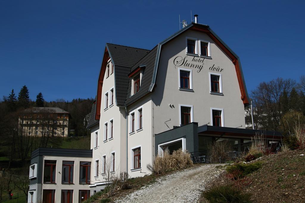 Hotel Slunny Dvur 예세니크 외부 사진