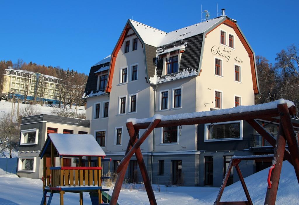 Hotel Slunny Dvur 예세니크 외부 사진
