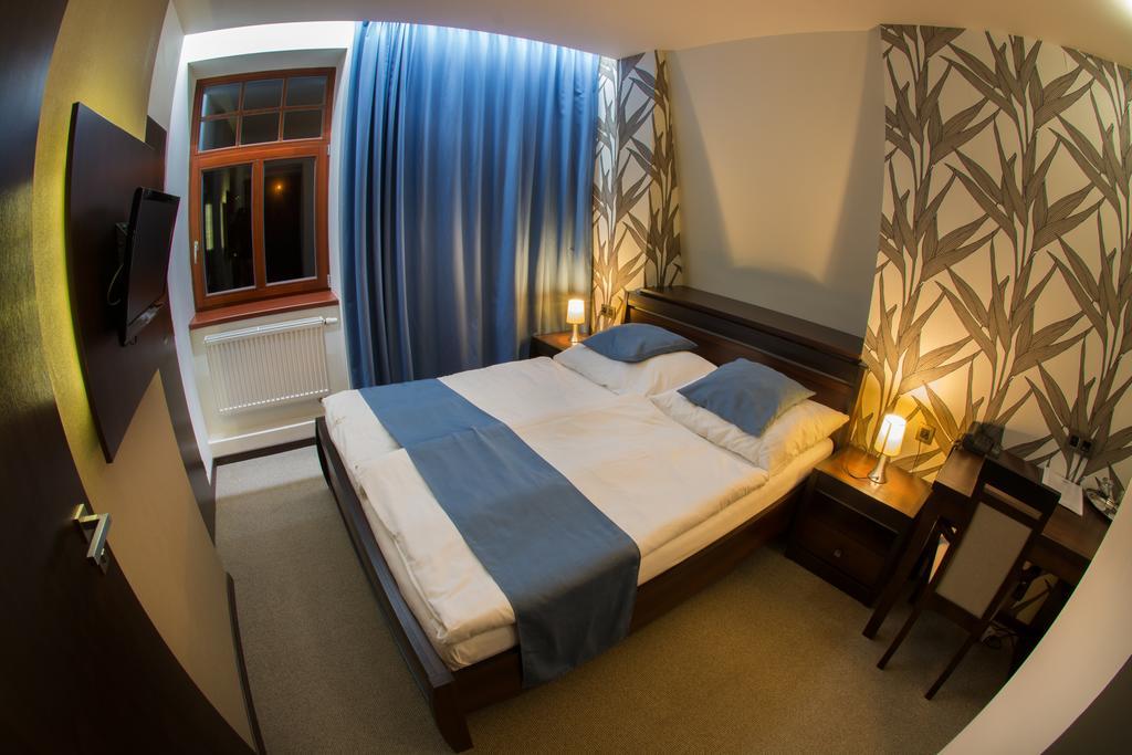 Hotel Slunny Dvur 예세니크 외부 사진