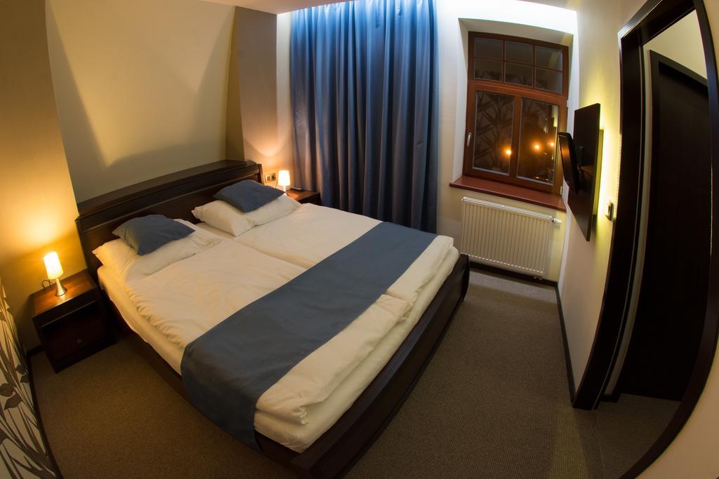 Hotel Slunny Dvur 예세니크 외부 사진