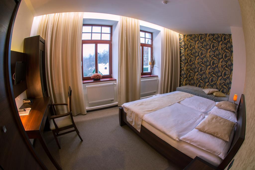 Hotel Slunny Dvur 예세니크 외부 사진